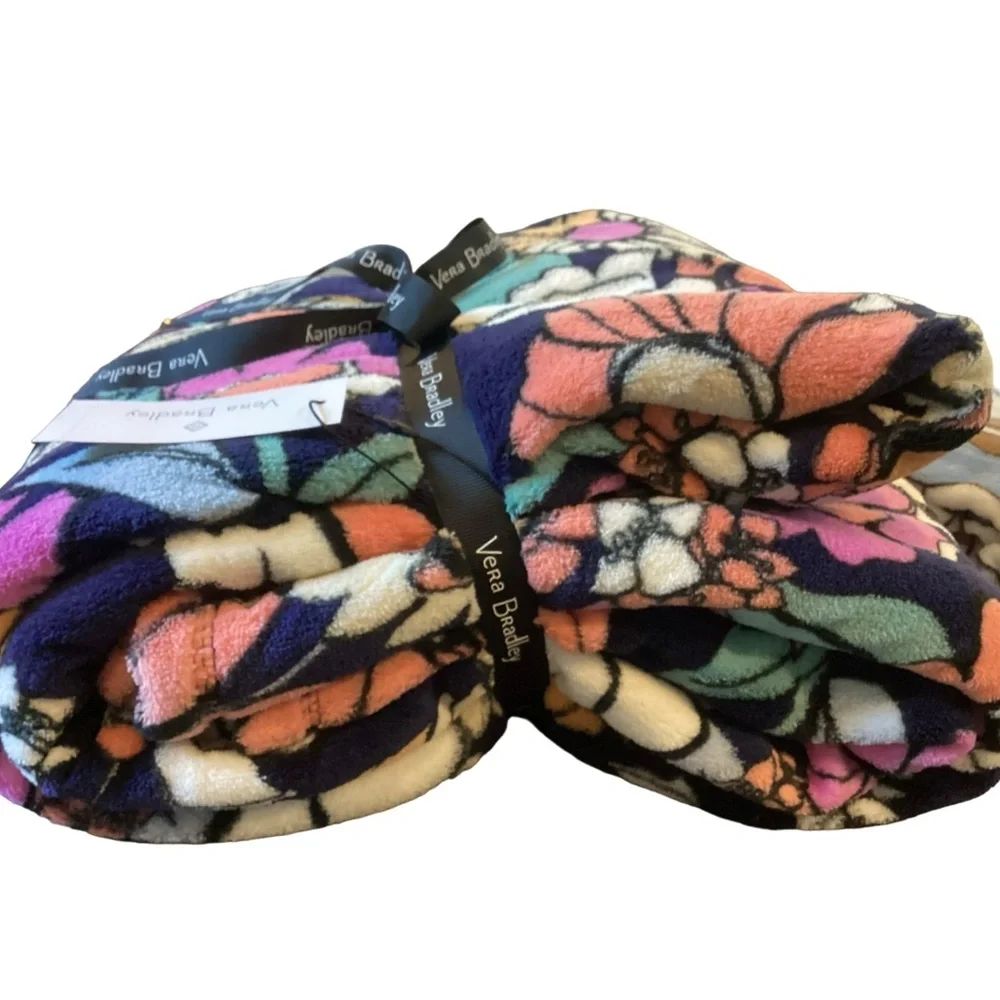 🌸 Vera Bradley NWT  50”x80 Throw Blanket